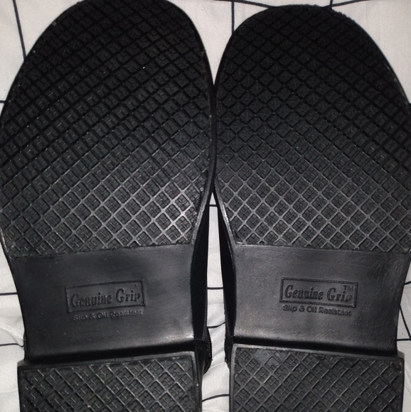 Shoes - Picture 2 of 7